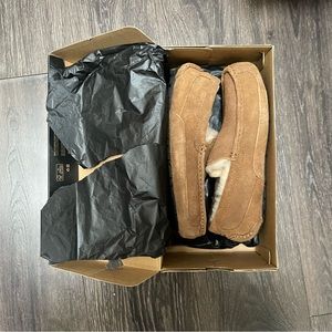 UGG Mascot Slipper (Model 1101110) Size 9